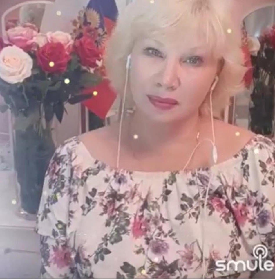 Заслуженная артистка России Елена Сафронова исполнила песню «Красно солнышко» Заслуженная артистка России Елена Сафронова исполнила песню «Красно солнышко»