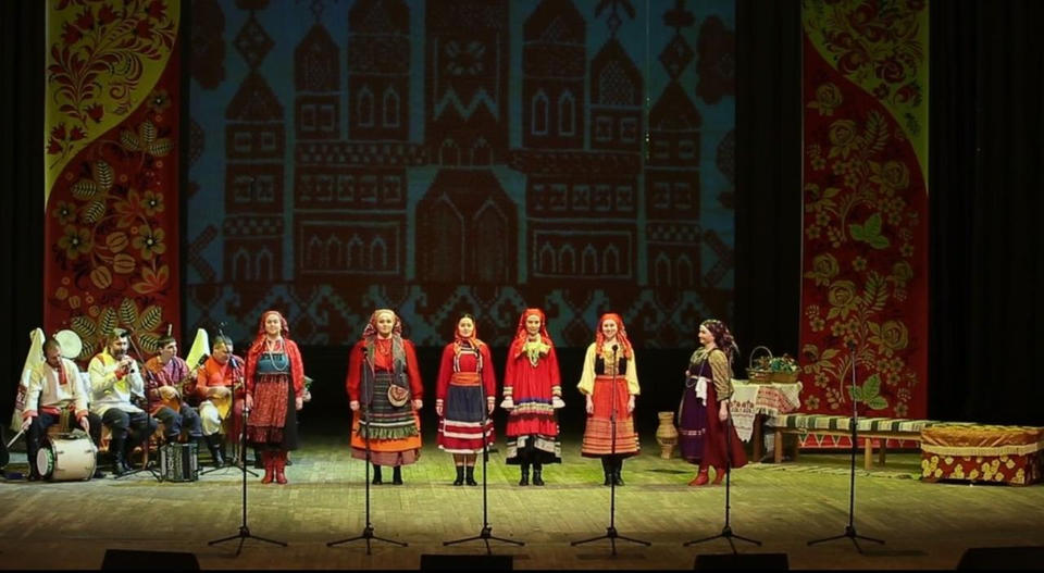 Предлагаем посмотреть фрагмент сольного концерта «Встречаем по одёжке» ансамбля «Миряне»! Предлагаем посмотреть фрагмент сольного концерта «Встречаем по одёжке» ансамбля «Миряне»!