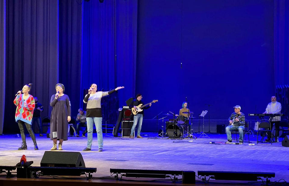 Ансамбль «Злато-Серебро» вновь соберёт зрителей «У самовара» Ансамбль «Злато-Серебро» вновь соберёт зрителей «У самовара»