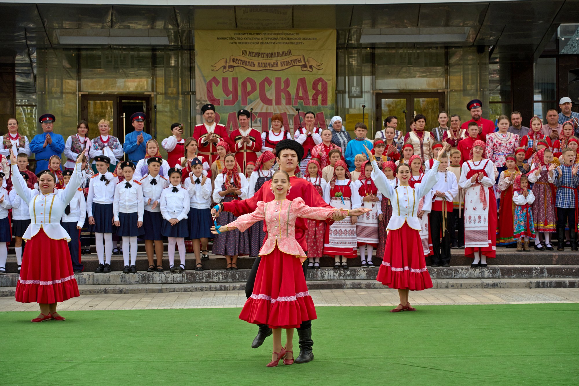 Песенно-танцевальный марафон VII Межрегионального фестиваля казачьей культуры «Сурская застава» Песенно-танцевальный марафон VII Межрегионального фестиваля казачьей культуры «Сурская застава»
