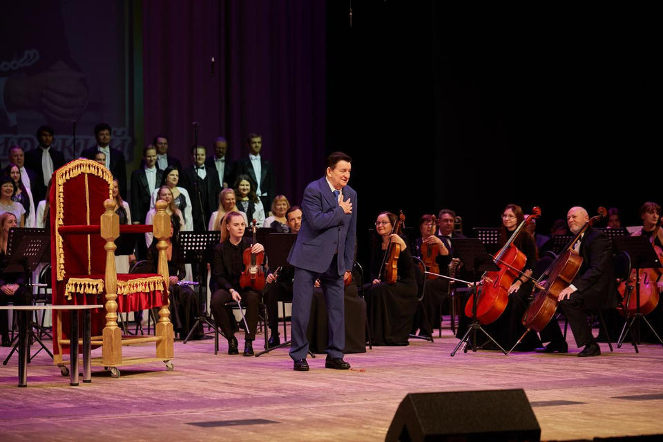 В «Пензаконцерте» торжественно поздравили Владимира Каширского с юбилеем В «Пензаконцерте» торжественно поздравили Владимира Каширского с юбилеем