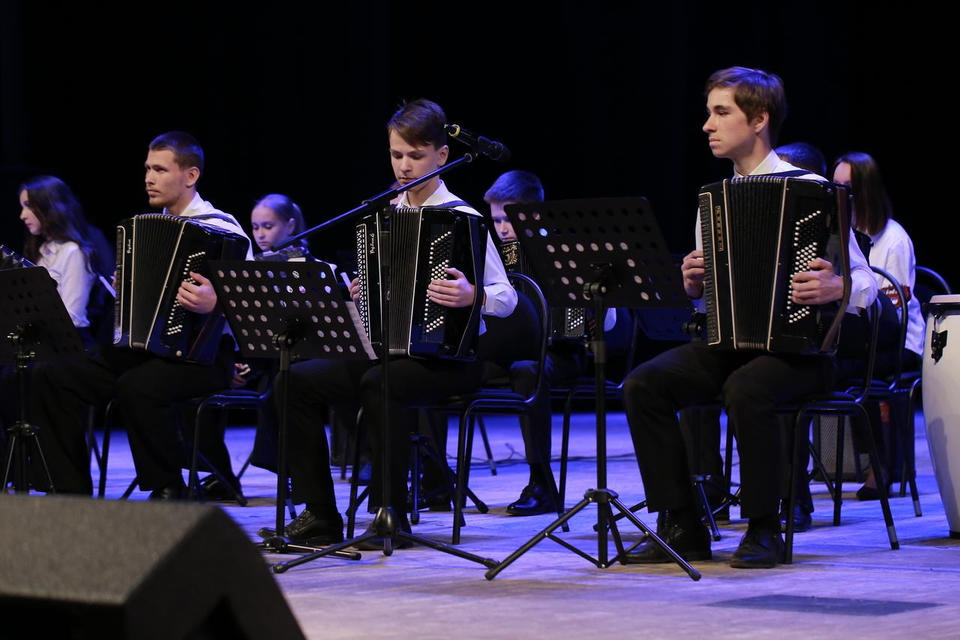 Воспитанники детской музыкальной школы дали концерт (11 канал) Воспитанники детской музыкальной школы дали концерт (11 канал)