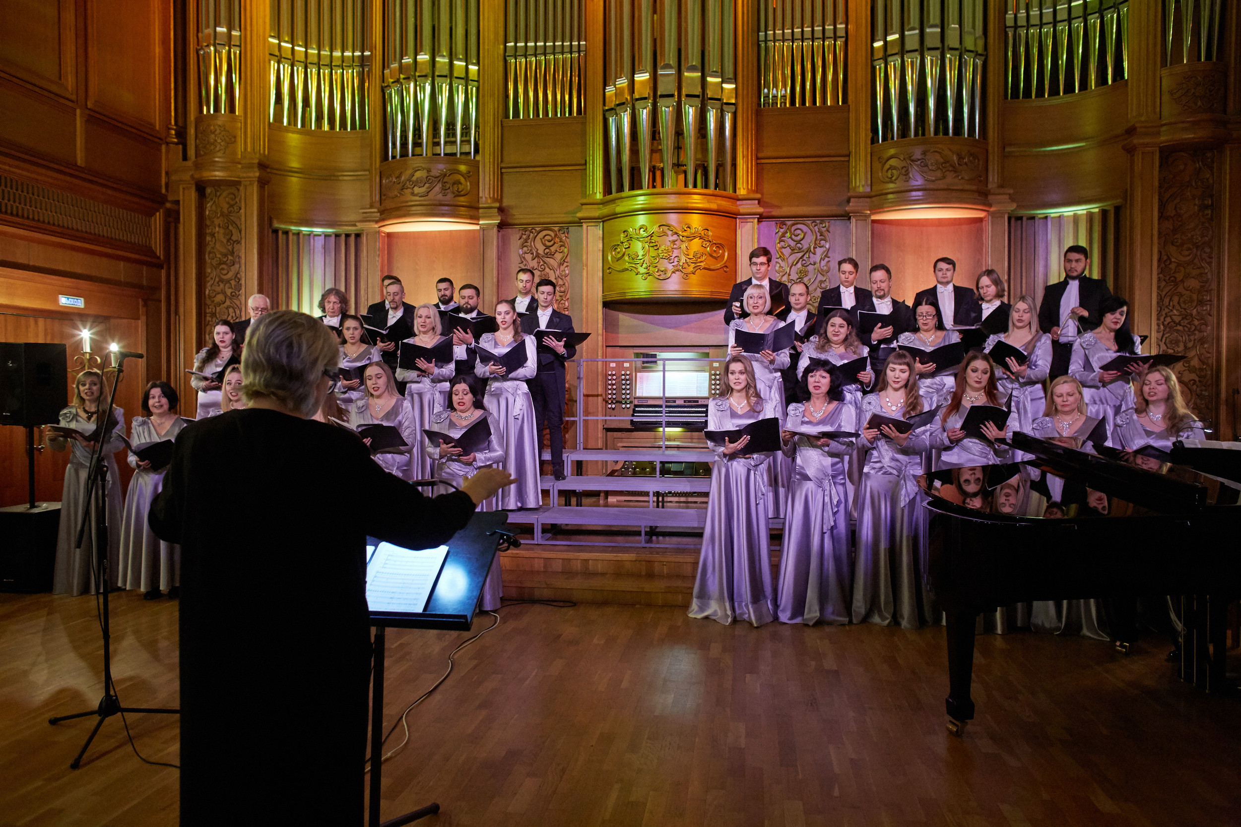 С программой «От Рождества до Крещения» в филармонии выступил академический хор С программой «От Рождества до Крещения» в филармонии выступил академический хор