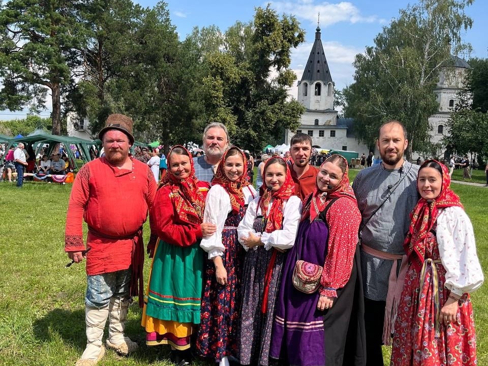 «Миряне» выступили на Тихвинской ярмарке «Миряне» выступили на Тихвинской ярмарке