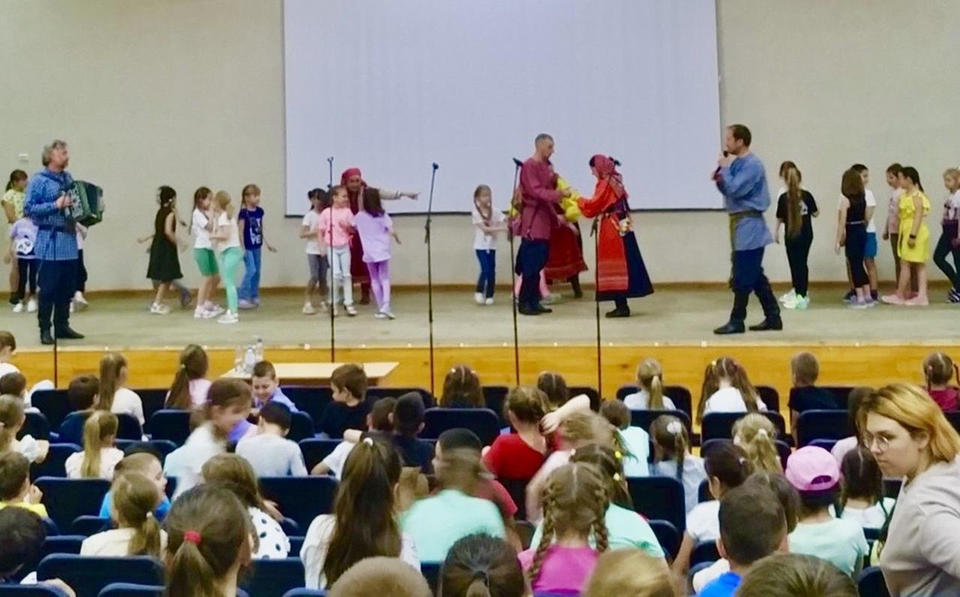 «Дискотека Крутуха» от ансамбля «Миряне» «Дискотека Крутуха» от ансамбля «Миряне»