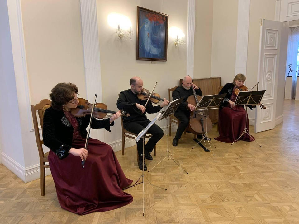 Струнный квартет «Премьера» выступил в Губернаторском доме Струнный квартет «Премьера» выступил в Губернаторском доме