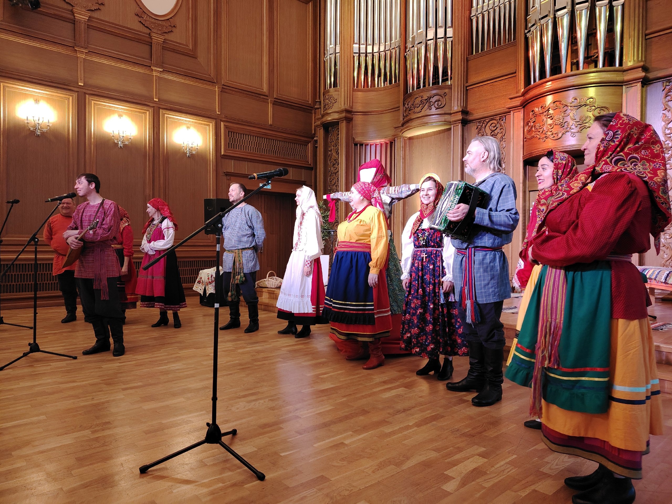 «Миряне» выступили в рамках конкурса «Вокальный сундучок» «Миряне» выступили в рамках конкурса «Вокальный сундучок»