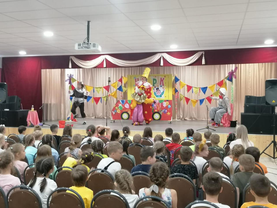 Группа «Калейдоскоп» продолжает выездные выступления для ребят из пришкольных лагерей Пензы Группа «Калейдоскоп» продолжает выездные выступления для ребят из пришкольных лагерей Пензы