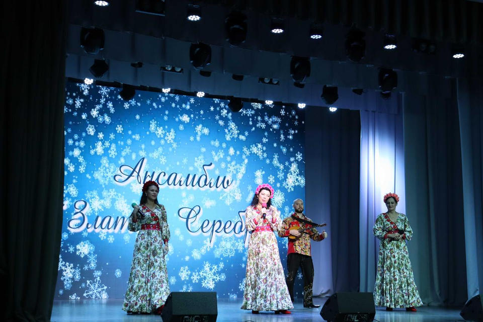 Ансамбль «Злато-Серебро» выступил в Лунино Ансамбль «Злато-Серебро» выступил в Лунино