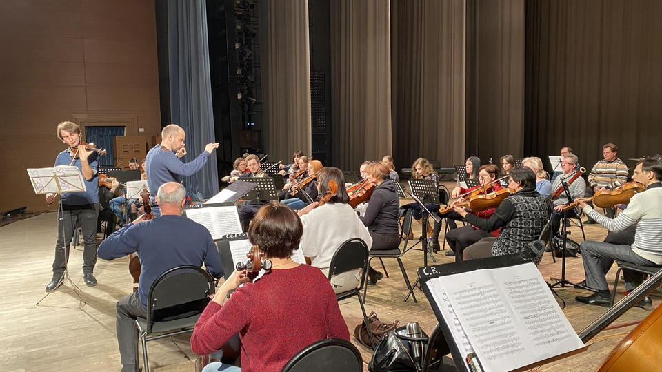 Франсуа Пино-Бенуа приступил к репетициям с оркестром Губернаторской симфонической капеллы под управлением Вячеслава Филиппенкова Франсуа Пино-Бенуа приступил к репетициям с оркестром Губернаторской симфонической капеллы под управлением Вячеслава Филиппенкова