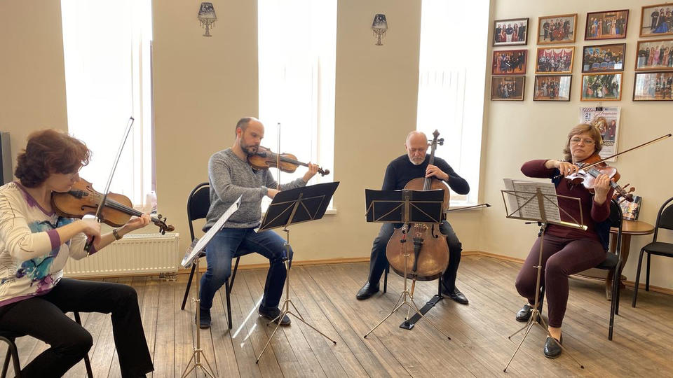 Струнный квартет «Премьера» готовит новую программу Струнный квартет «Премьера» готовит новую программу