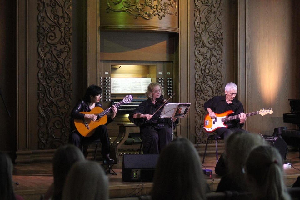 Артисты «Пензаконцерта» выступили с программой «Музыка кино» Артисты «Пензаконцерта» выступили с программой «Музыка кино»