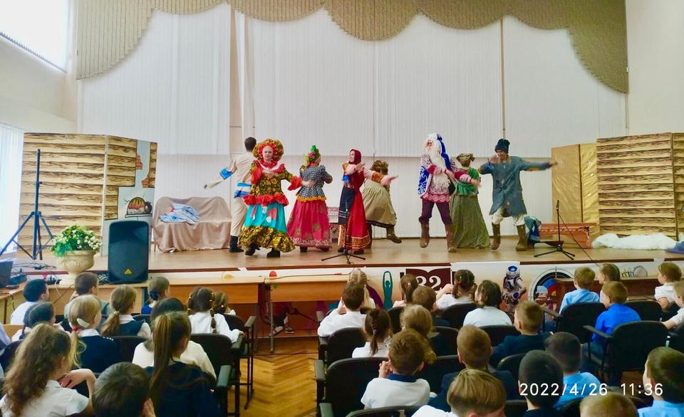 Группа «Калейдоскоп» выступила в средней школе № 32 города Пензы Группа «Калейдоскоп» выступила в средней школе № 32 города Пензы