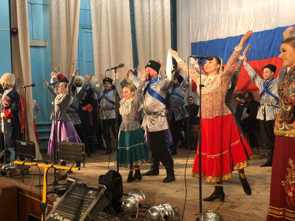 Ансамбль песни и танца «Казачья застава» выступил в Сосновоборске Ансамбль песни и танца «Казачья застава» выступил в Сосновоборске