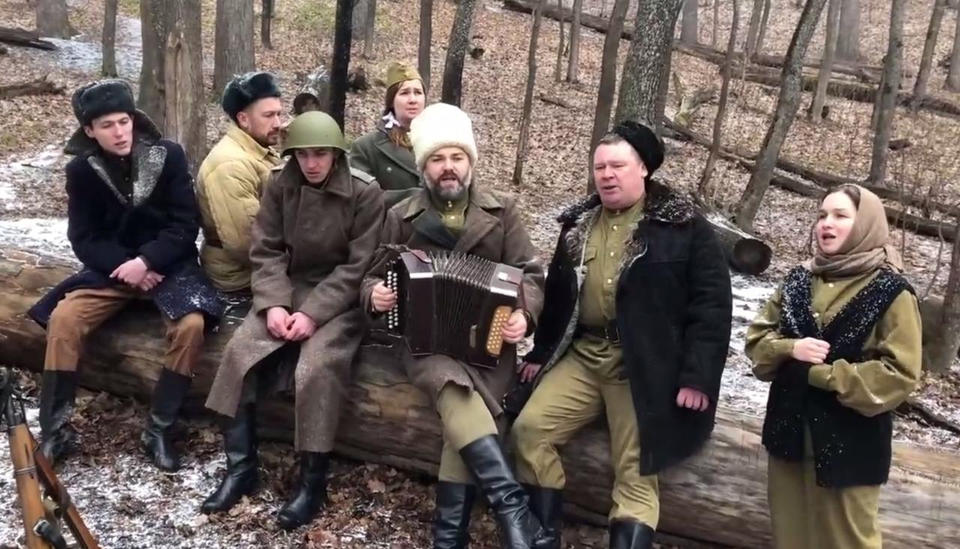 Поём песни военных лет вместе! Поём песни военных лет вместе!