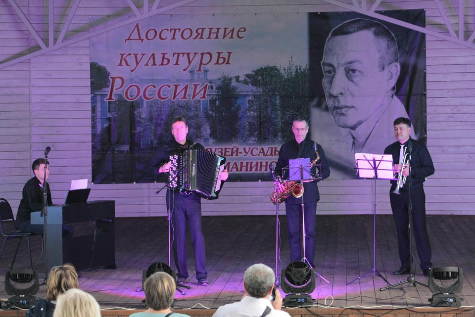 Артисты «Пензаконцерта» приняли участие в «Сиреневом вечере в Ивановке» Артисты «Пензаконцерта» приняли участие в «Сиреневом вечере в Ивановке»