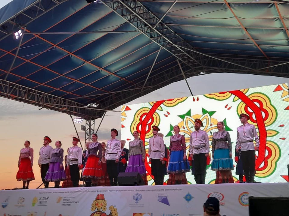 «Казачья застава» и «Горница» выступили на Фестивале «Канитель» «Казачья застава» и «Горница» выступили на Фестивале «Канитель»