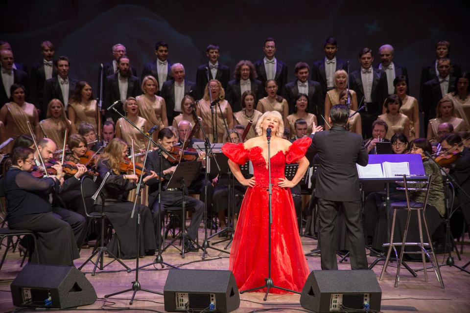 Предлагаем посмотреть фрагмент сольного концерта Заслуженной артистки России Елены Сафроновой Предлагаем посмотреть фрагмент сольного концерта Заслуженной артистки России Елены Сафроновой