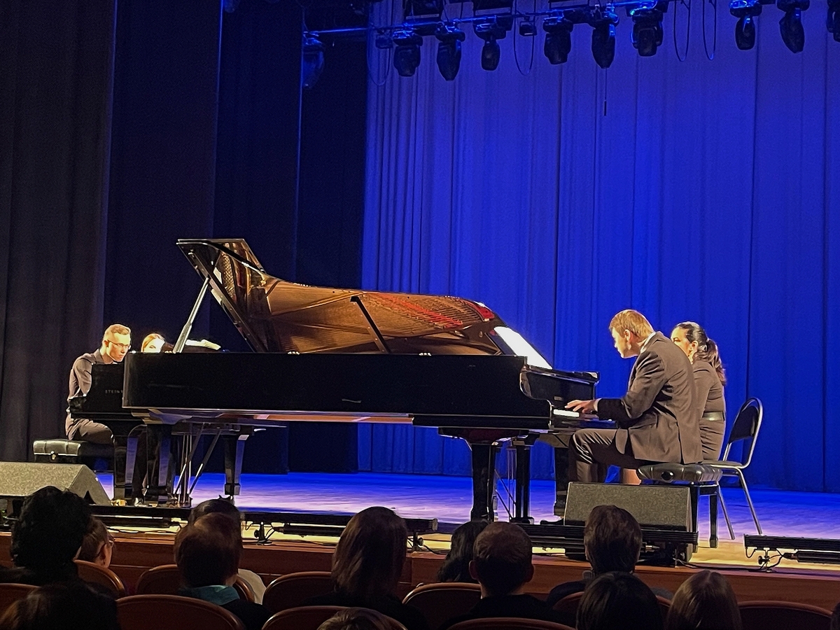 В филармонии состоялся вечер фортепианных дуэтов В филармонии состоялся вечер фортепианных дуэтов