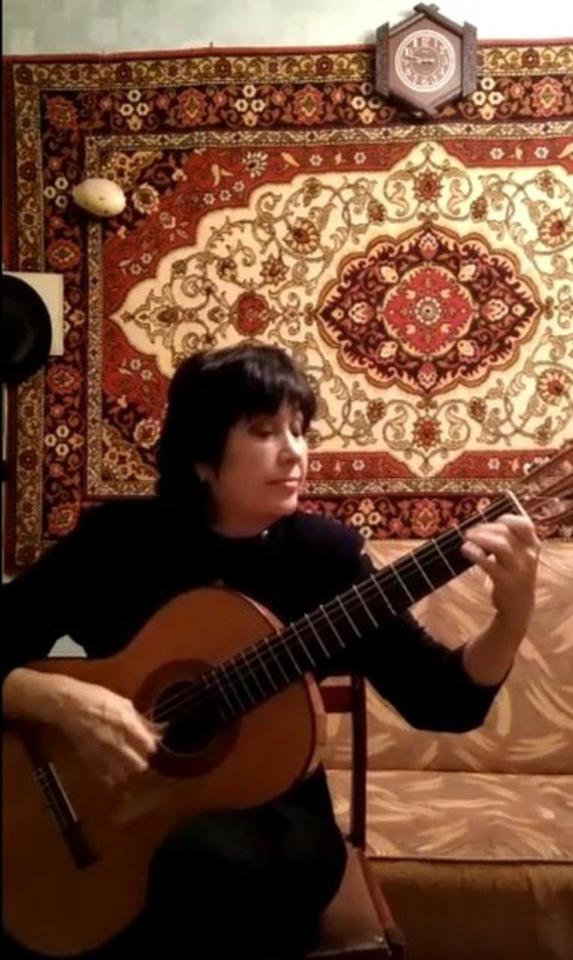 Людмила Лузгина поделилась домашним музыкальным видео Людмила Лузгина поделилась домашним музыкальным видео