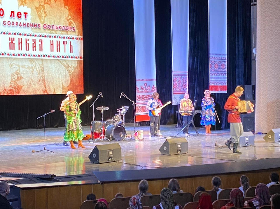 Ансамбль «Злато-Серебро» выступил в Ульяновске Ансамбль «Злато-Серебро» выступил в Ульяновске