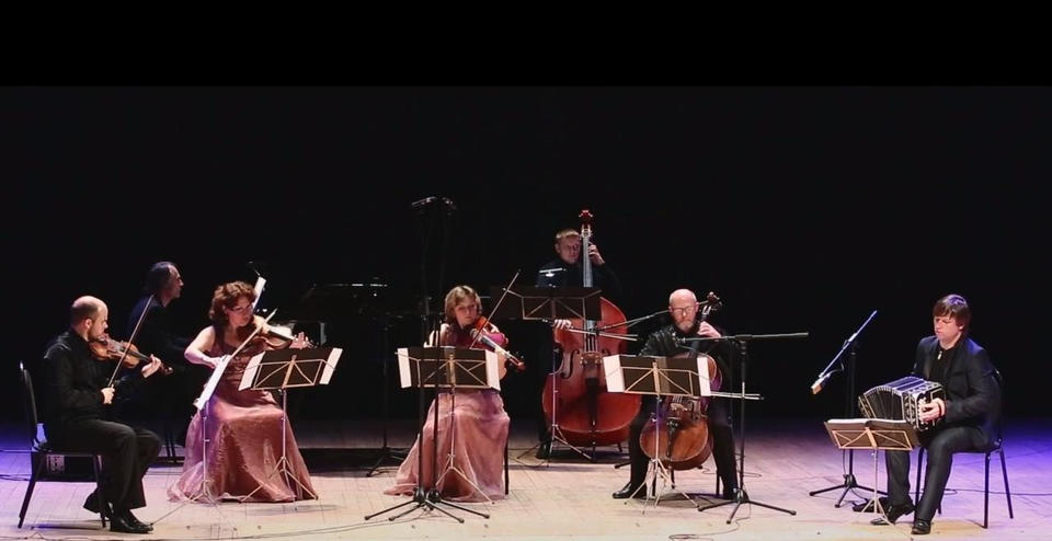 Предлагаем посмотреть фрагмент концерта струнного квартета «Премьера» и Александра Митенёва (бандонеон, г. Санкт-Петербург) Предлагаем посмотреть фрагмент концерта струнного квартета «Премьера» и Александра Митенёва (бандонеон, г. Санкт-Петербург)