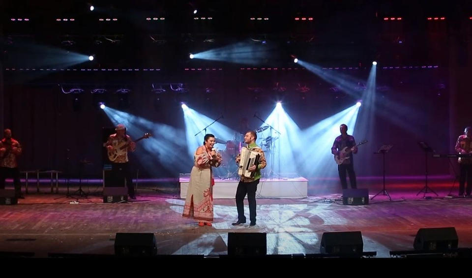 Предлагаем посмотреть фрагмент сольного концерта ансамбля «Злато-Серебро» от 2019 года Предлагаем посмотреть фрагмент сольного концерта ансамбля «Злато-Серебро» от 2019 года