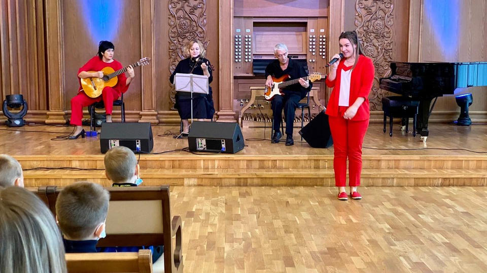 Творческий коллектив «Экспромт» выступил для учащихся школы № 57 города Пензы Творческий коллектив «Экспромт» выступил для учащихся школы № 57 города Пензы