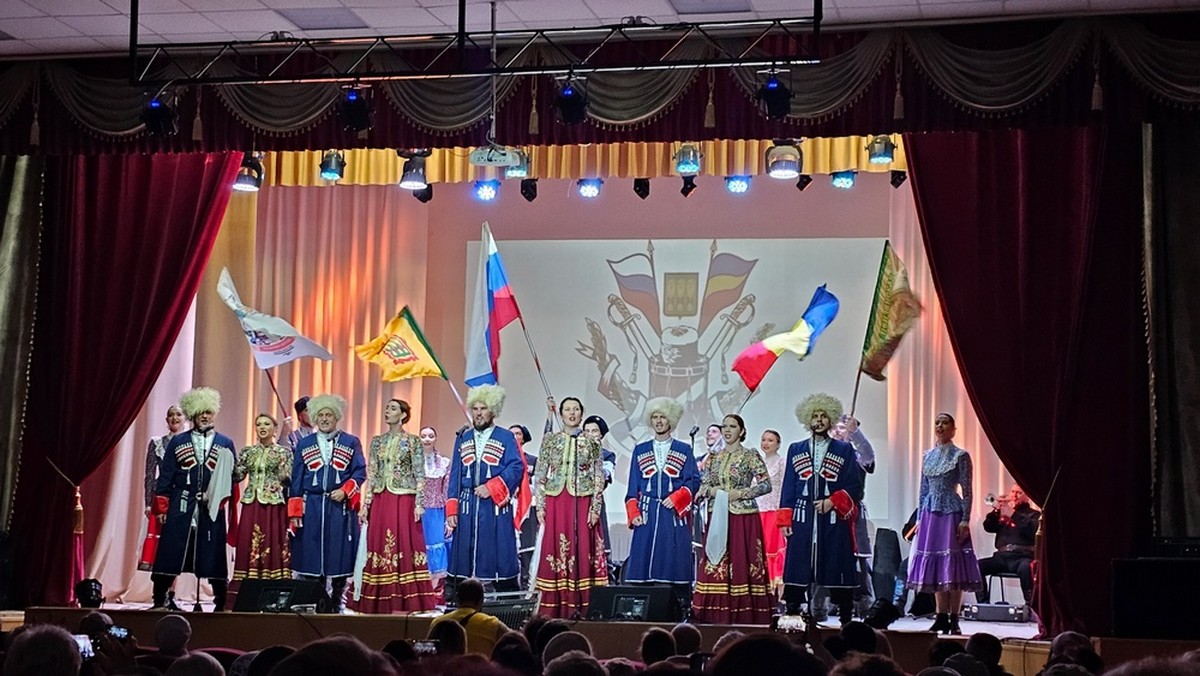 Ансамбль «Казачья застава» выступил в Шемышейке Ансамбль «Казачья застава» выступил в Шемышейке