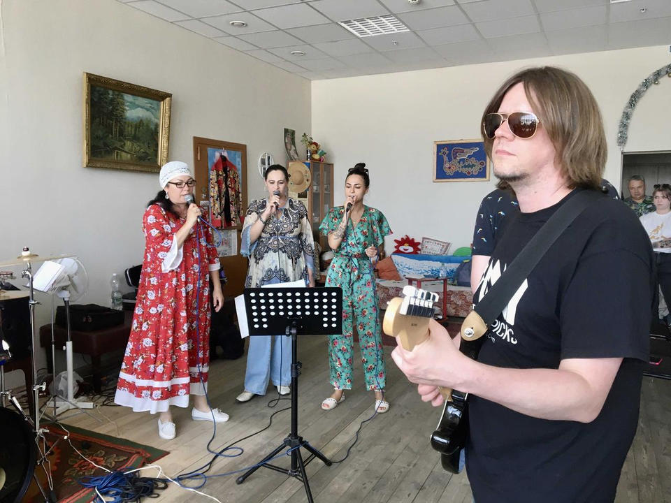 Наталья Мещерякова и «Злато-Серебро» готовятся к фестивалю «Когда цветут сады…» Наталья Мещерякова и «Злато-Серебро» готовятся к фестивалю «Когда цветут сады…»