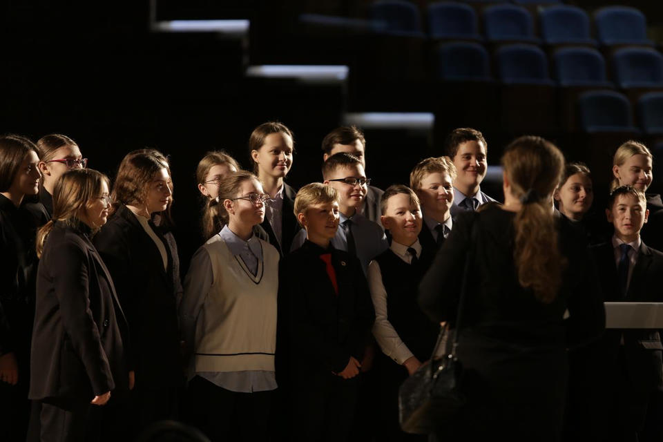 Учащиеся Гимназии № 44 г. Пензы совершили экскурсию по филармонии Учащиеся Гимназии № 44 г. Пензы совершили экскурсию по филармонии