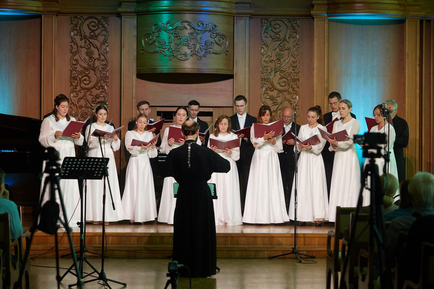 В филармонии выступил Пензенский епархиальный хор «Спас» В филармонии выступил Пензенский епархиальный хор «Спас»