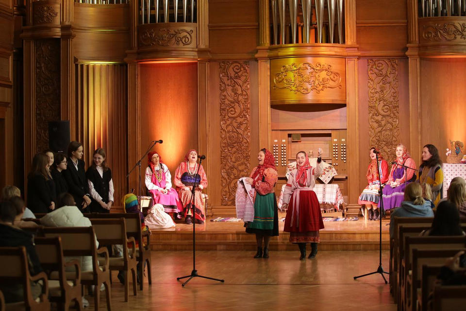 «Миряне» выступили с программой «Зимние вечёрки» (11 канал) «Миряне» выступили с программой «Зимние вечёрки» (11 канал)