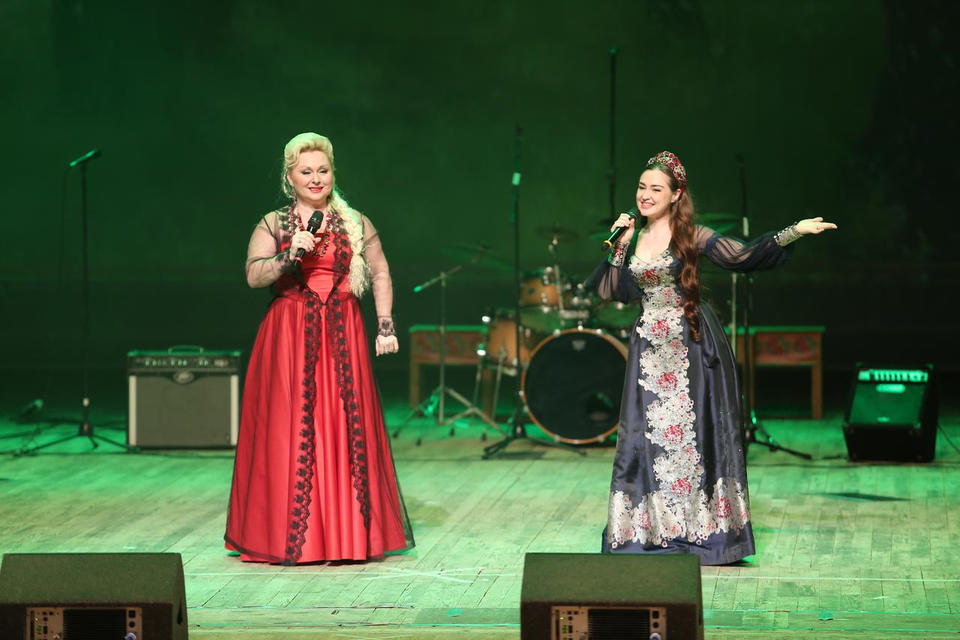 В Большом зале филармонии состоялся концерт Аллы Тарховой «И будем жить, и будем петь…» В Большом зале филармонии состоялся концерт Аллы Тарховой «И будем жить, и будем петь…»