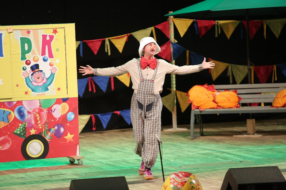 Группа «Калейдоскоп» показала музыкальный спектакль «Приключения Фунтика, или Фунтик и Дама с усами» Группа «Калейдоскоп» показала музыкальный спектакль «Приключения Фунтика, или Фунтик и Дама с усами»