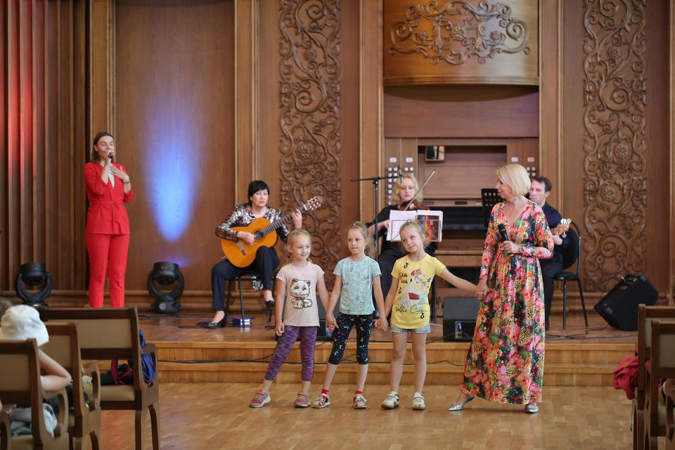 Творческого коллектива «Экспромт» выступил с программой «Вот оно какое – наше лето!» Творческого коллектива «Экспромт» выступил с программой «Вот оно какое – наше лето!»