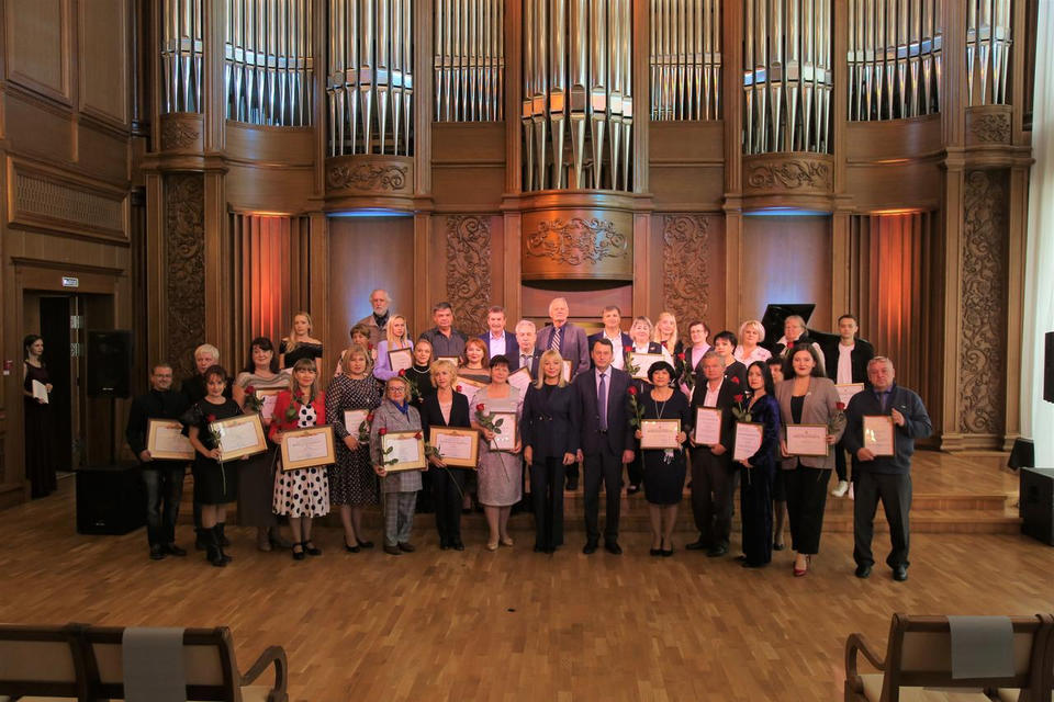 В Органном зале филармонии состоялась церемония награждения работников отрасли культуры В Органном зале филармонии состоялась церемония награждения работников отрасли культуры
