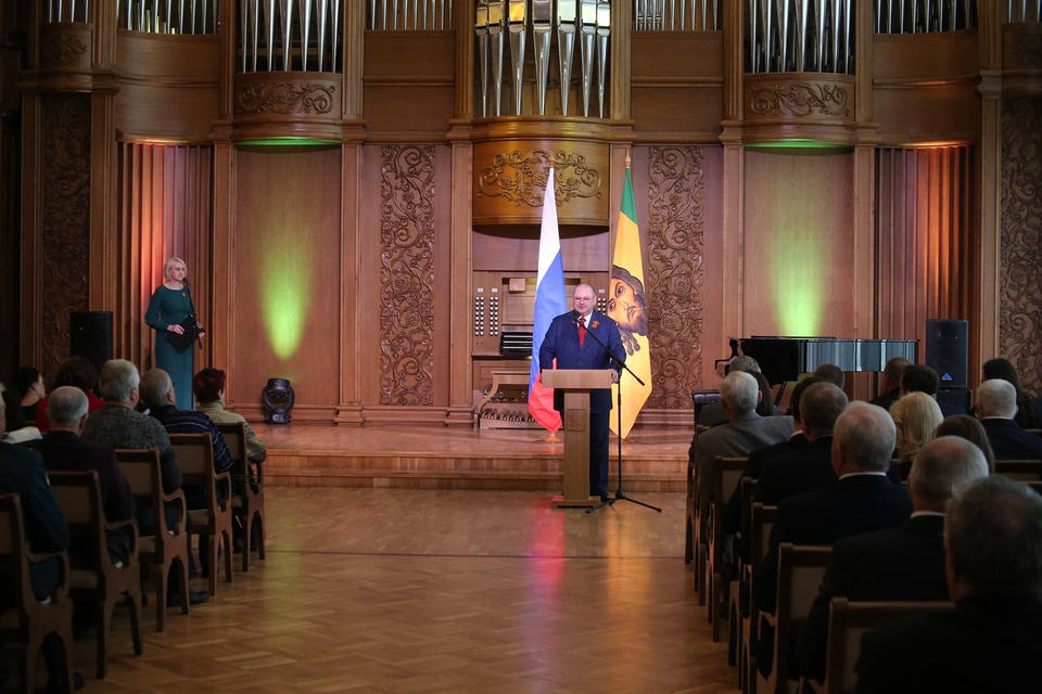 В Органном зале филармонии состоялась церемония вручения федеральных и региональных наград В Органном зале филармонии состоялась церемония вручения федеральных и региональных наград