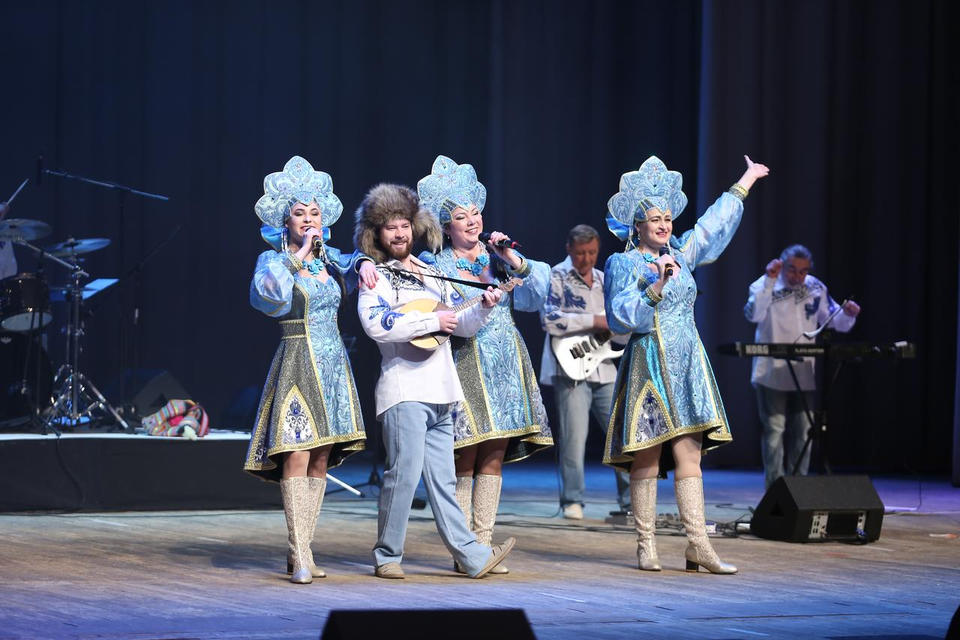 Наталья Мещерякова и ансамбль «Злато-Серебро» выступили с сольным концертом Наталья Мещерякова и ансамбль «Злато-Серебро» выступили с сольным концертом