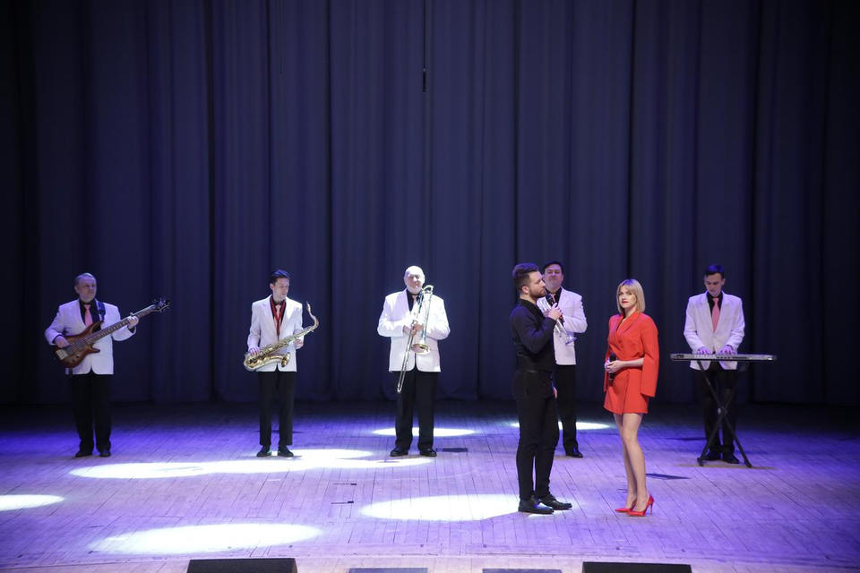 «Экспресс-бэнд» выступил с программой «Музыка в джинсах» «Экспресс-бэнд» выступил с программой «Музыка в джинсах»