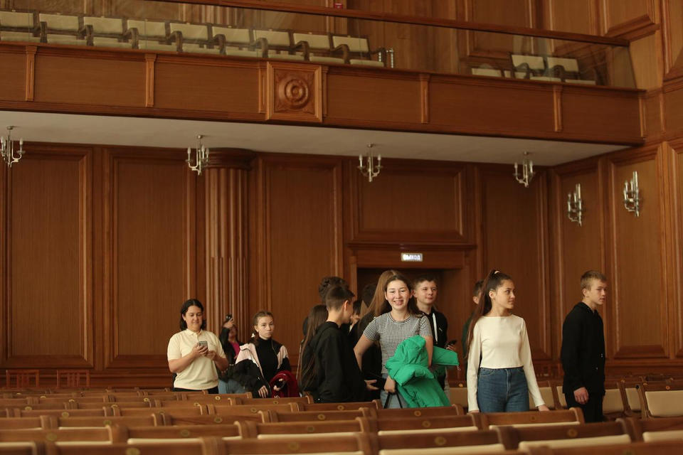 Школьники из села Татарский Канадей совершили экскурсию по филармонии Школьники из села Татарский Канадей совершили экскурсию по филармонии