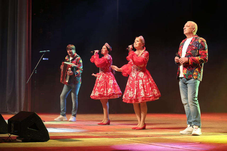 Пензенцы пришли на «Первое свидание» с ансамблем «Горница» Пензенцы пришли на «Первое свидание» с ансамблем «Горница»