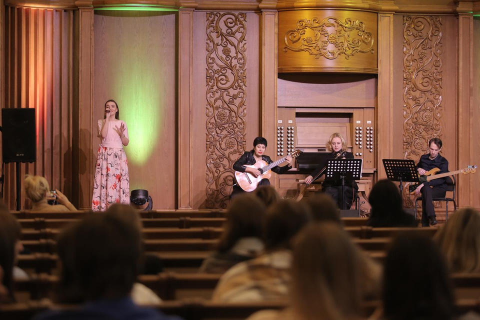 Творческий коллектив «Экспромт» выступил с программой «Попурри вокруг Света» Творческий коллектив «Экспромт» выступил с программой «Попурри вокруг Света»