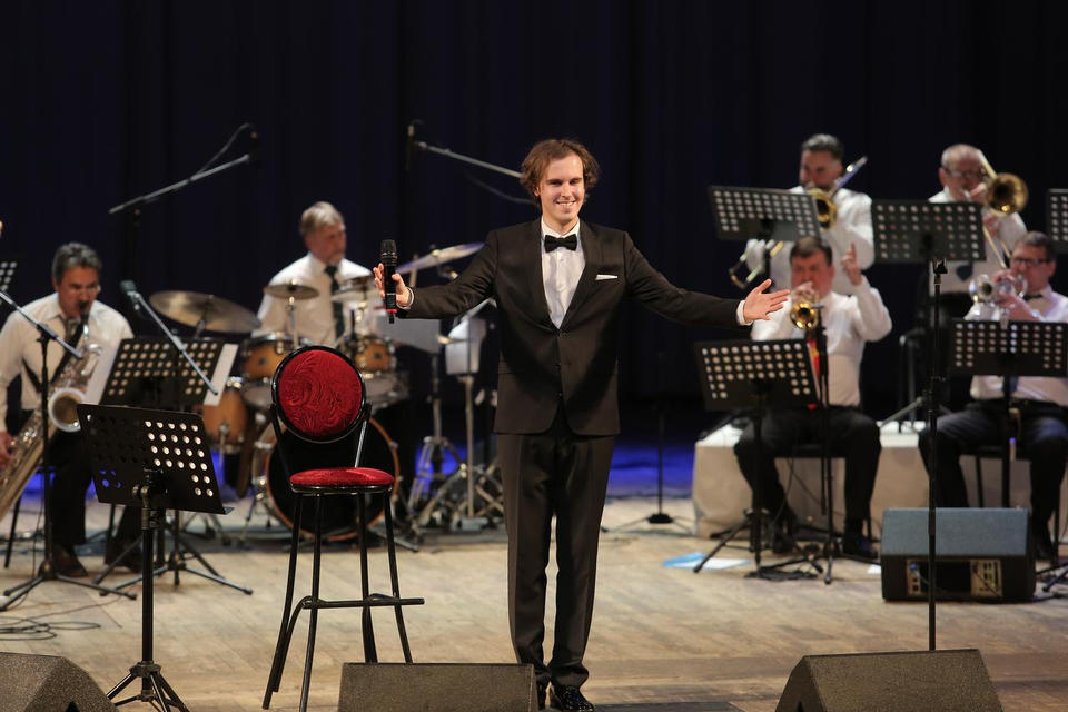 В Пензе прозвучал американский джаз в исполнении Алекса Абра (11 канал) В Пензе прозвучал американский джаз в исполнении Алекса Абра (11 канал)