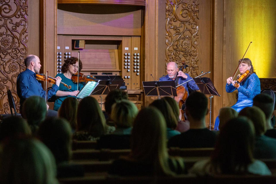 Предлагаем посмотреть фрагменты концертной программы «Силуэты джаза» Предлагаем посмотреть фрагменты концертной программы «Силуэты джаза»