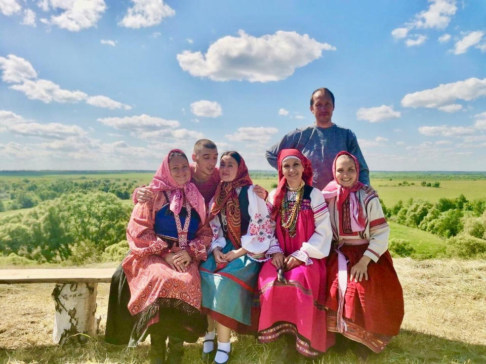 «Миряне» приняли участие во Всероссийской акции «Надень народное на День России» «Миряне» приняли участие во Всероссийской акции «Надень народное на День России»