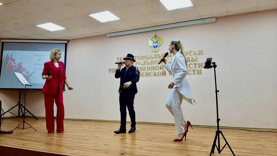 Солисты ансамбля «Экспресс-бэнд» выступили в Пензастате Солисты ансамбля «Экспресс-бэнд» выступили в Пензастате