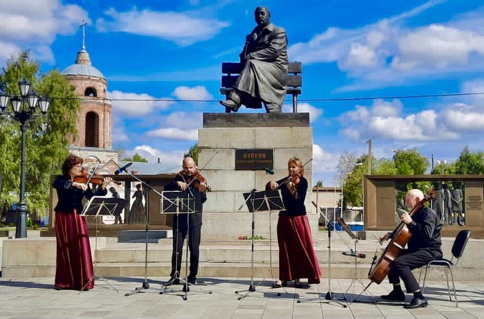 Артисты «Пензаконцерта» выступили на церемонии награждения лауреатов конкурса «Гранатовый браслет» Артисты «Пензаконцерта» выступили на церемонии награждения лауреатов конкурса «Гранатовый браслет»
