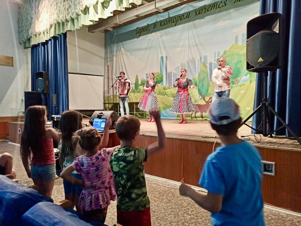 Ансамбль «Горница» выступил в лагере «Звёздочка» Ансамбль «Горница» выступил в лагере «Звёздочка»