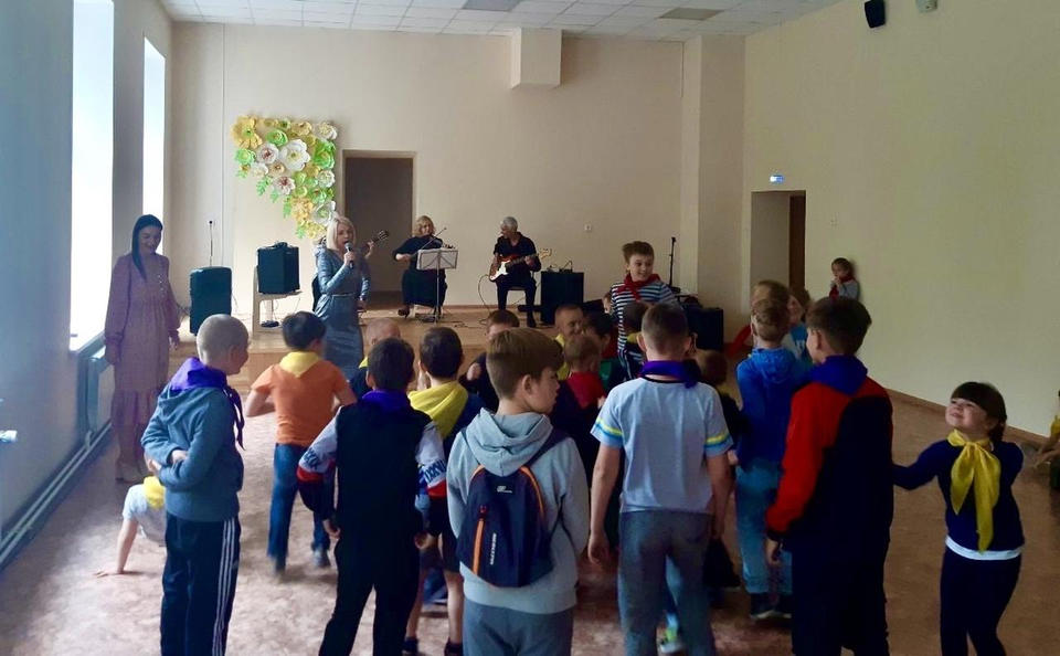 Творческий коллектив «Экспромт» выступил для учащихся средней школы села Рамзай Творческий коллектив «Экспромт» выступил для учащихся средней школы села Рамзай